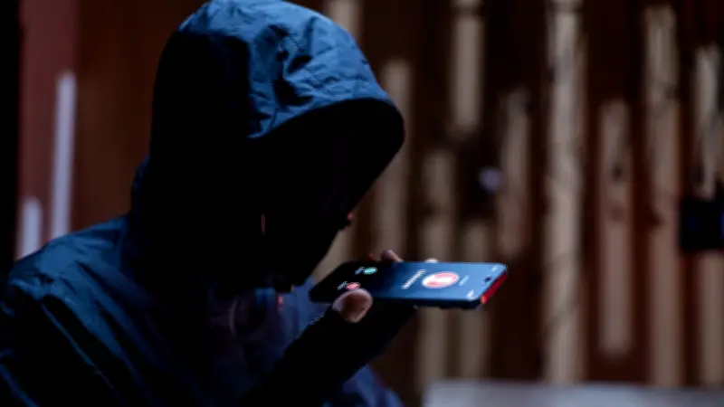 Alertan por páginas falsas de artistas que roban datos a fans
