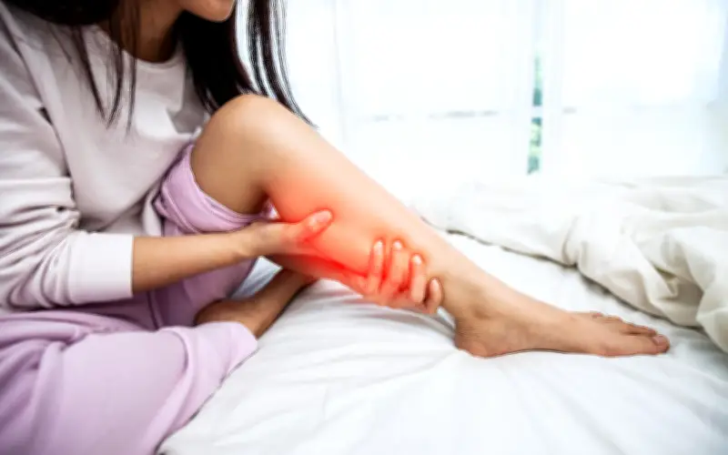 Alivia piernas cansadas con 3 ejercicios desde la cama