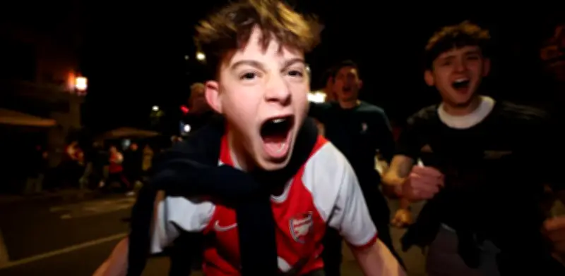 Arsenal y aficionados celebran el título de la Premier League