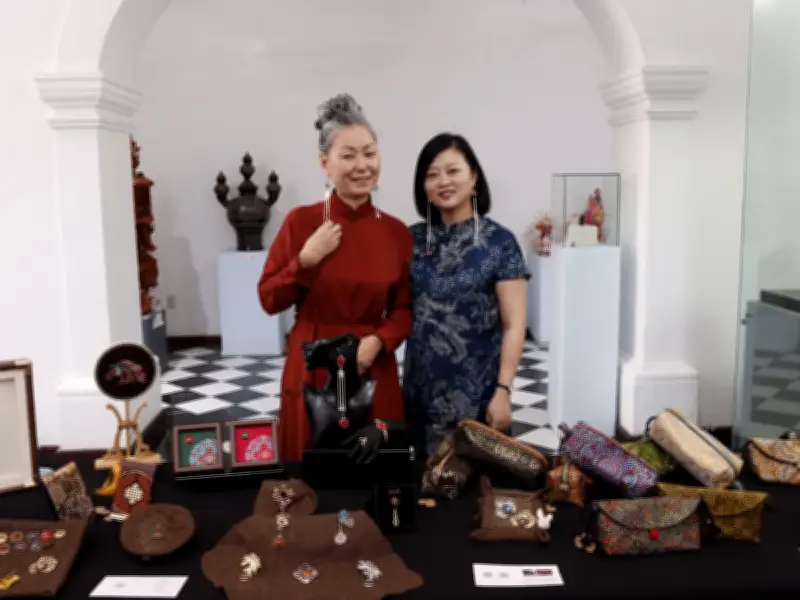 Artesanos de Tlaquepaque y China unen tradiciones en FIID 2026