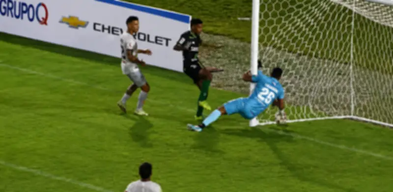 Autogol de portero José Calderón desata investigación por amaño en Panamá