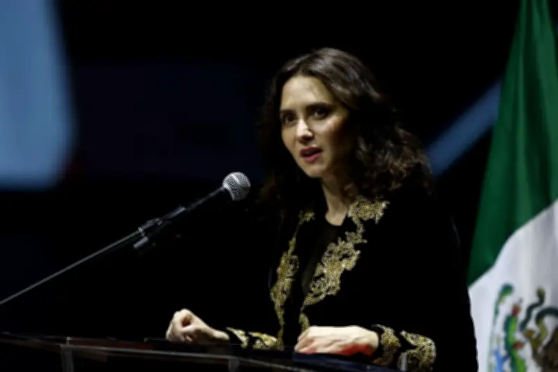 Ayuso acusa a Sheinbaum y España de ponerla en peligro en México