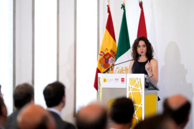 Ayuso critica programas sociales en México: 'ayudas para quien no puede'