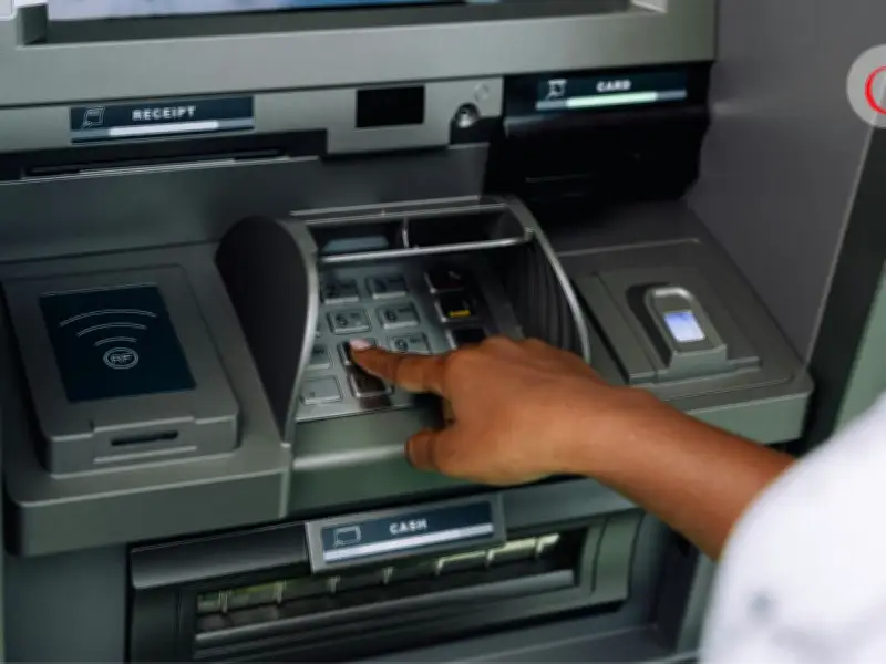 Bancos abiertos el 1 de mayo 2026: horarios y excepciones