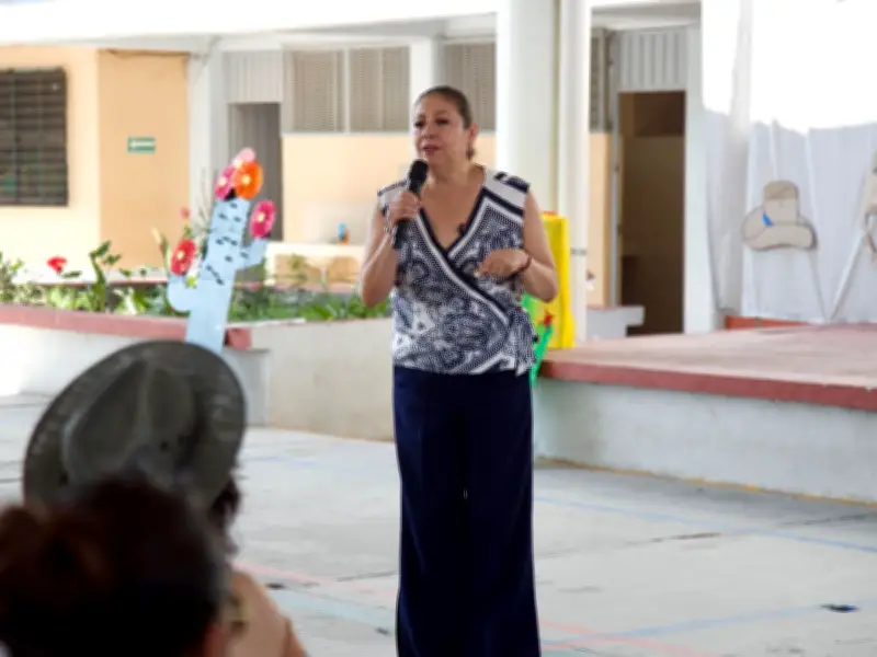Bienestar entrega recurso para equipo de cómputo en secundaria