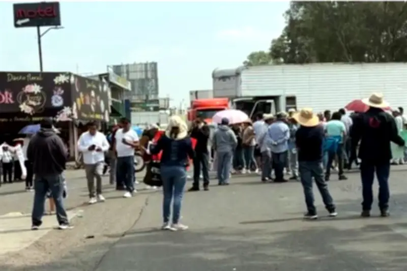 Bloquean carretera en Atenco donde CSP encabezó mitin