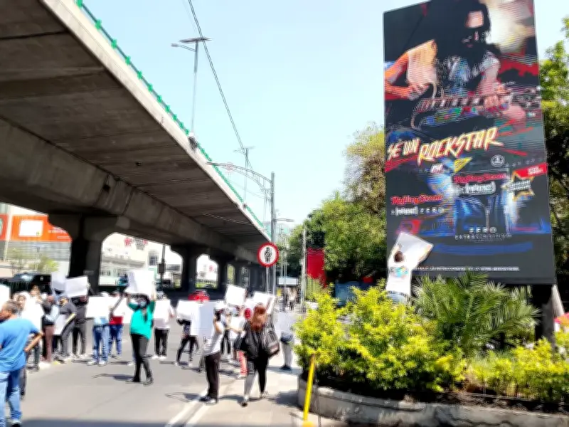 Bloqueo en Polanco contra publicidad ilegal