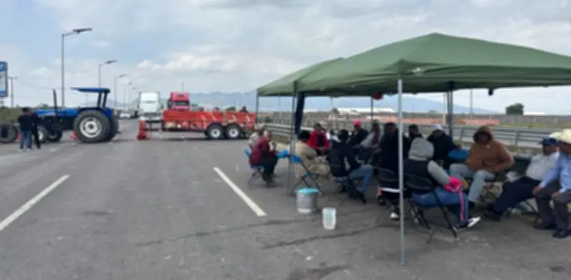 Bloqueo en Tonanitla afecta acceso al AIFA por conflicto territorial