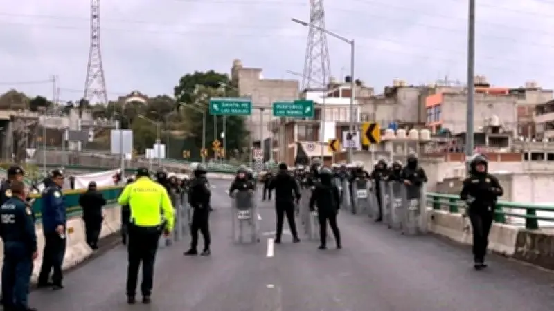 Bloqueo y manotazos en la Supervía causan caos vial