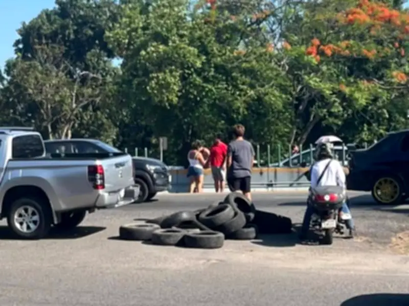 Bloqueos en Tabasco por falta de luz y agua colapsan vialidades