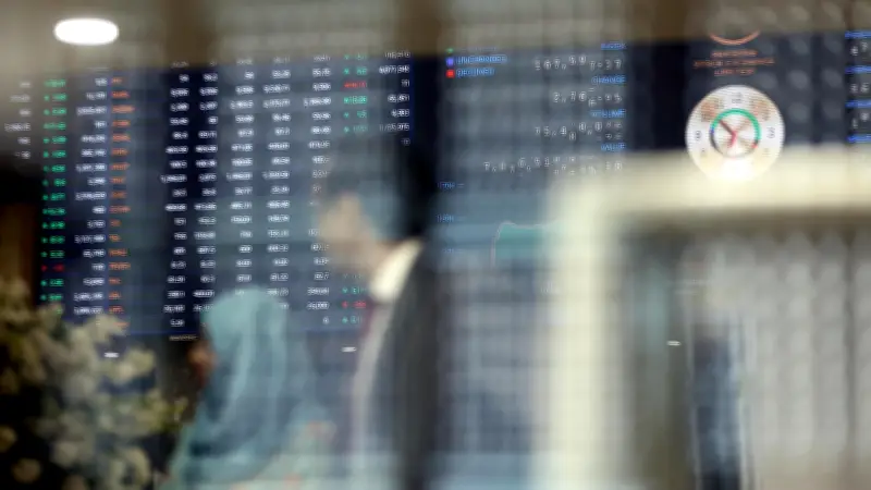 BMV pierde 0.74% y rompe racha de tres sesiones al alza