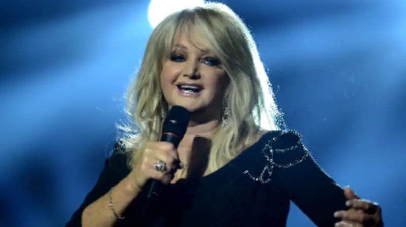 Bonnie Tyler en coma inducido tras recaída; su salud empeora