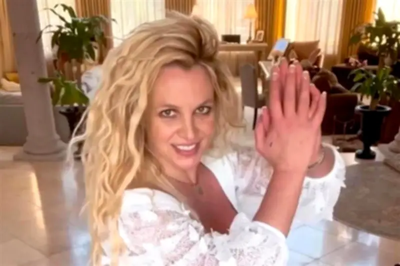 Britney Spears emprende viaje espiritual tras su arresto domiciliario