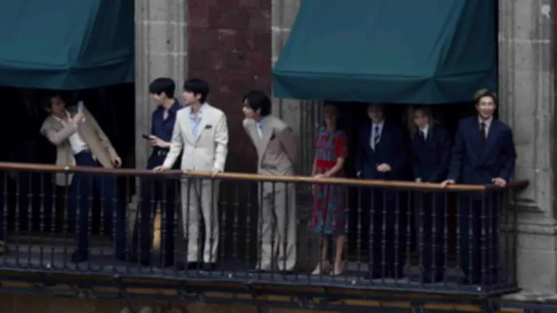 BTS sorprende a ARMYS en el Zócalo con mensaje en español