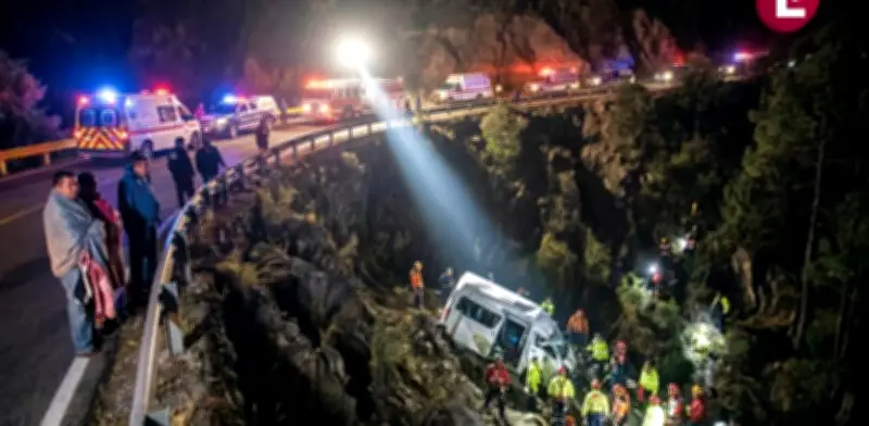 Caída de camioneta con peregrinos en Hidalgo: 2 muertos y 16 heridos