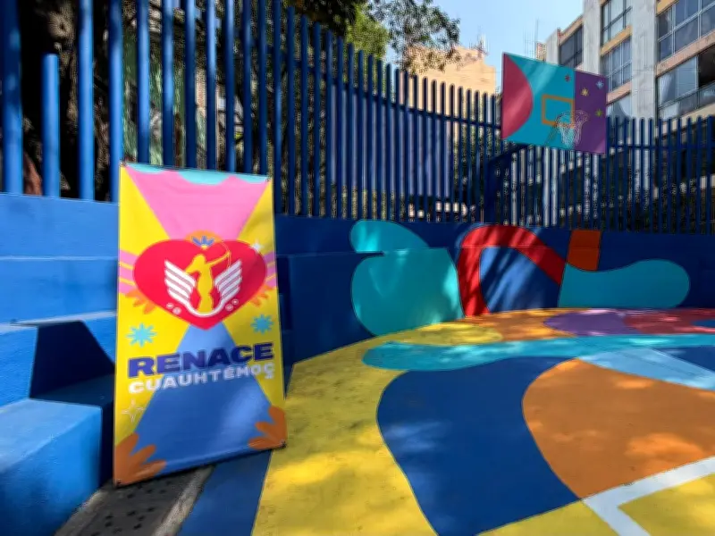 Cancha rehabilitada en plaza Giordano Bruno de la Cuauhtémoc