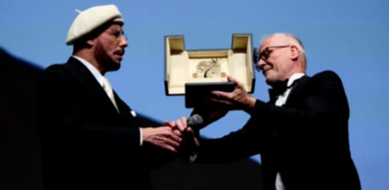 Cannes otorga Palma de Oro honorífica a John Travolta en sorpresiva ceremonia