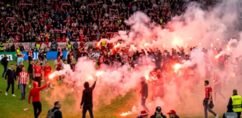 Caos en Praga: Aficionados del Slavia agreden al portero del Sparta