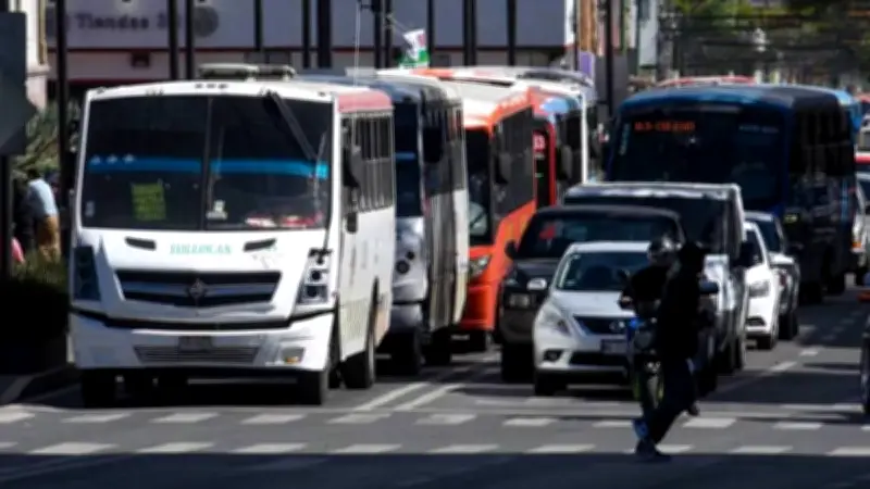 Caos vial en México-Puebla: transportistas bloquean ambos sentidos en límites de CDMX y Edomex