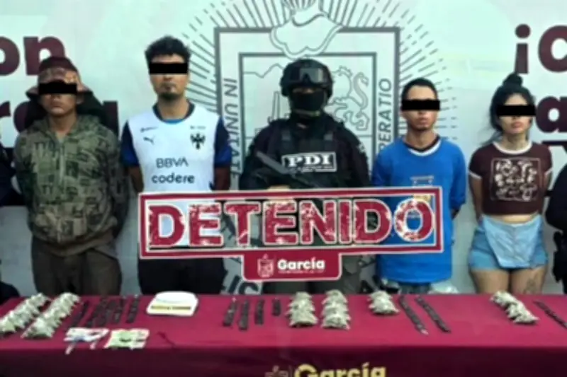 Capturan a 4 con 180 dosis de droga en operativo policiaco