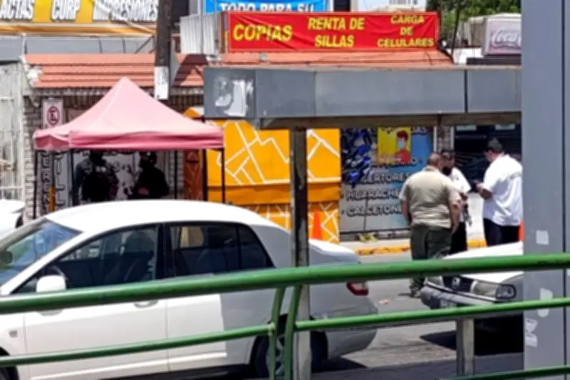Capturan a dos con droga en cateo frente a clínica 4