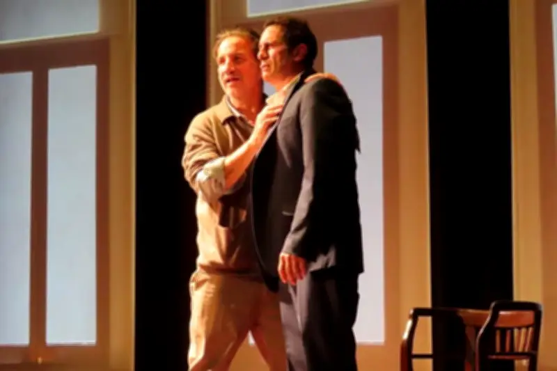Celebra por la punta de la nariz 300 funciones en teatro