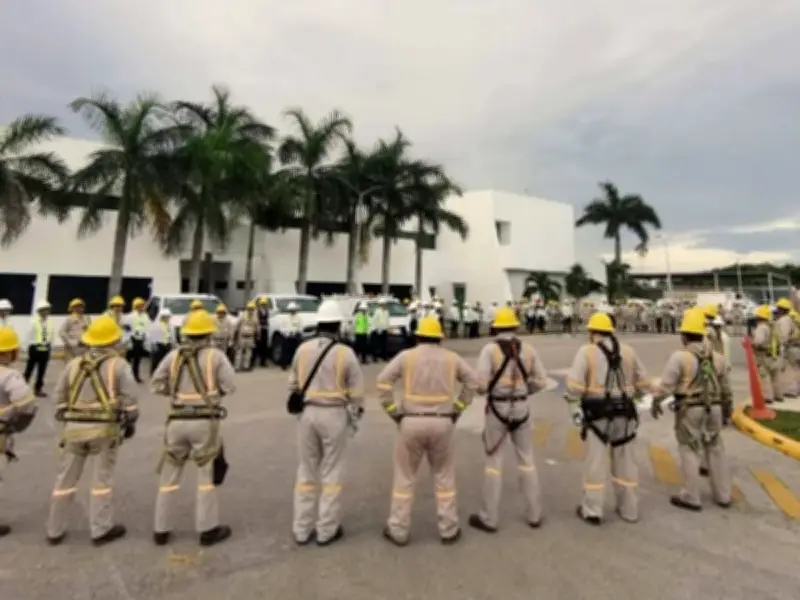CFE restablece luz a 286 mil usuarios en Quintana Roo tras falla
