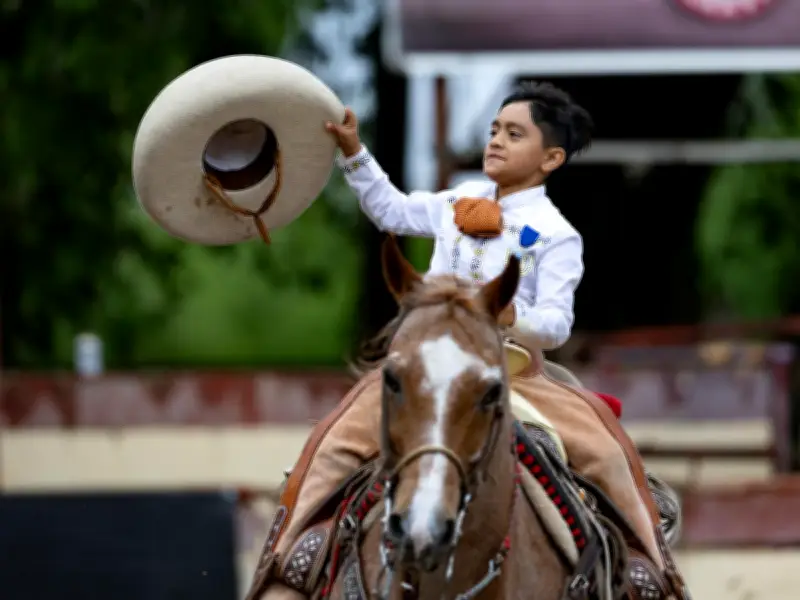 Charros en Texas: la tradición mexicana que dio origen al cowboy estadounidense