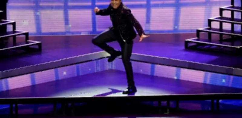 Chayanne cumple sueño de fan vestida de quinceañera en concierto