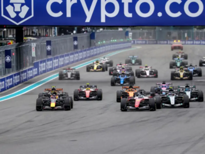 Checo Pérez frustrado tras quedar 16° en GP Miami