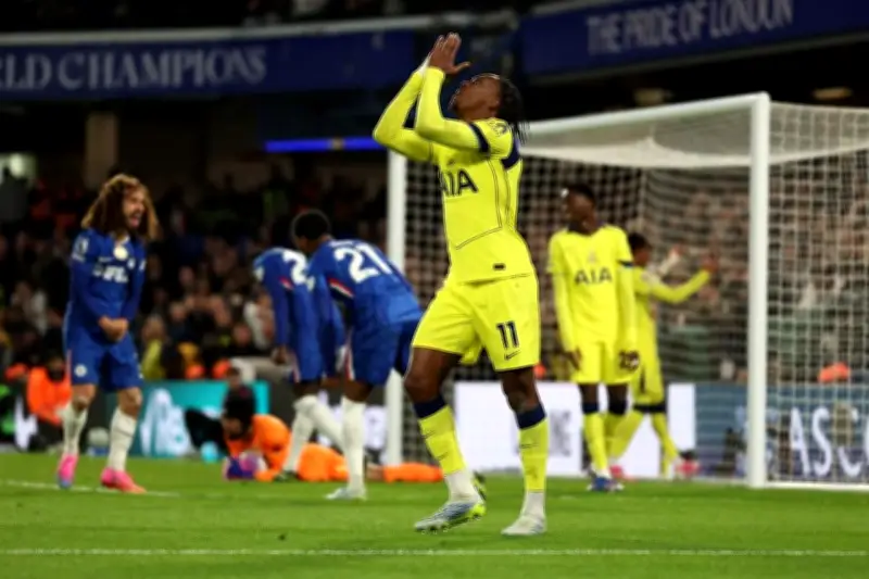 Chelsea deja al Tottenham al borde del descenso en la Premier League
