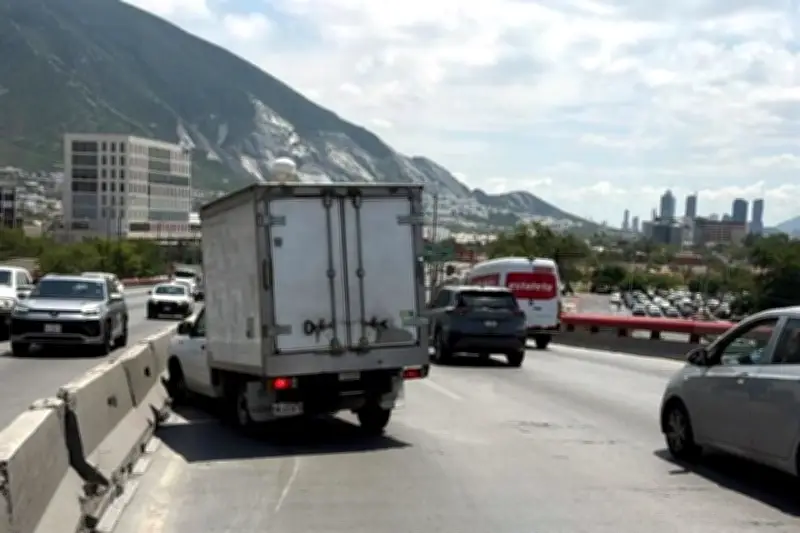 Choca contra muro divisor en Díaz Ordaz tras evadir cerron