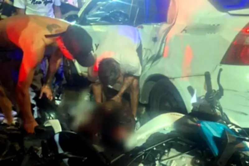 Chocan motociclistas contra taxi en Iztapalapa; hay heridos
