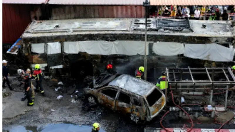 Choque tren-autobús en Bangkok: 8 muertos y 35 heridos