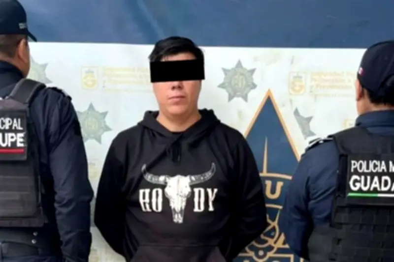Cámaras identifican a sujeto en moto robada en Nuevo León