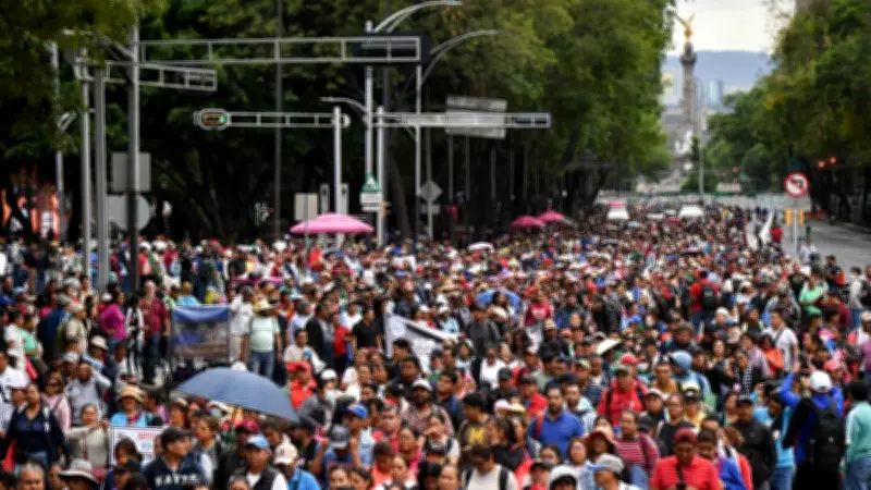 CNTE lidera marchas masivas en CDMX por Día del Maestro