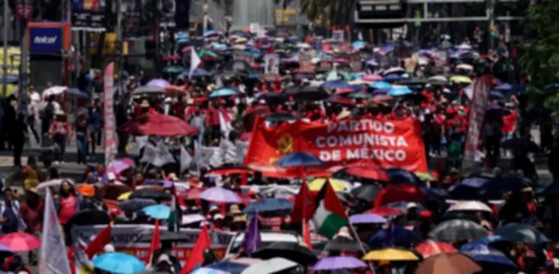 CNTE marcha en CDMX y pospone decisión sobre huelga nacional