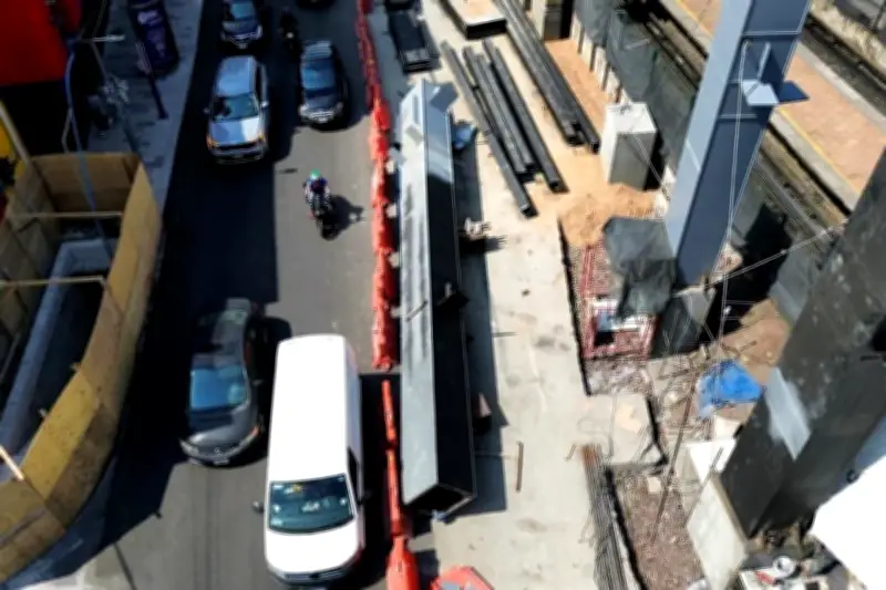 Colapsa estructura metálica en obra de Calzada de Tlalpan