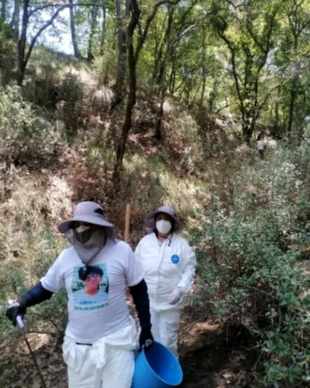 Colectivo Lirios halla restos óseos y cuerpo de hombre en Edomex