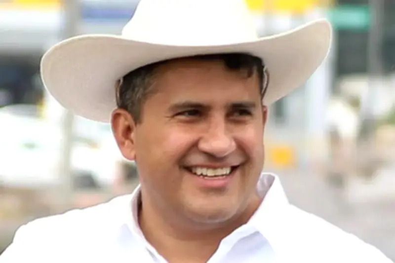 Comparece Leonel Godoy ante FGE Michoacán por caso Manzo