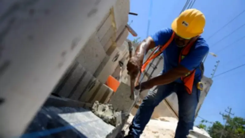 Construcción en México cae 6.2% en marzo; Oaxaca y Quintana Roo lideran descensos