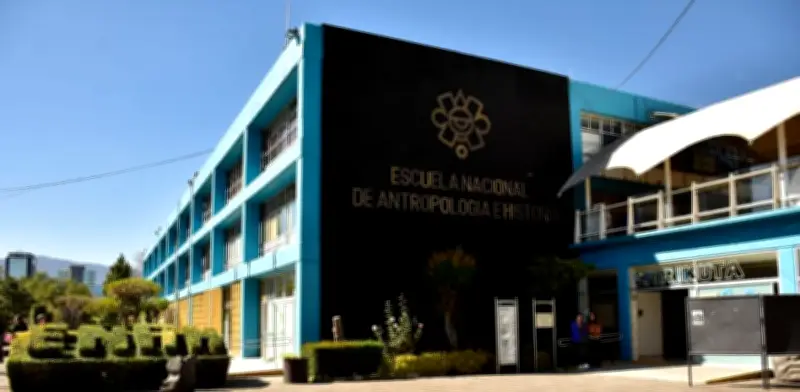 Crisis por títulos y cédulas pendientes desde 2024 en la ENAH