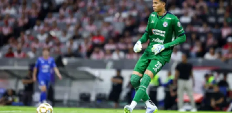 Critican a Kevin Mier por gol de Chivas en el Jalisco