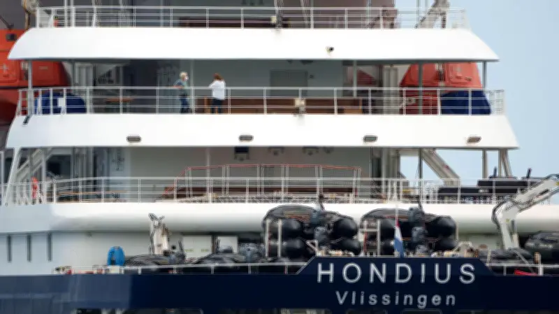 Crucero Hondius zarpa a Rotterdam tras brote de hantavirus
