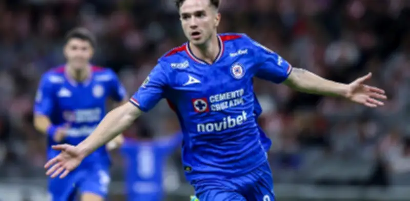 Cruz Azul vence a Chivas y es el primer finalista de la Liga MX