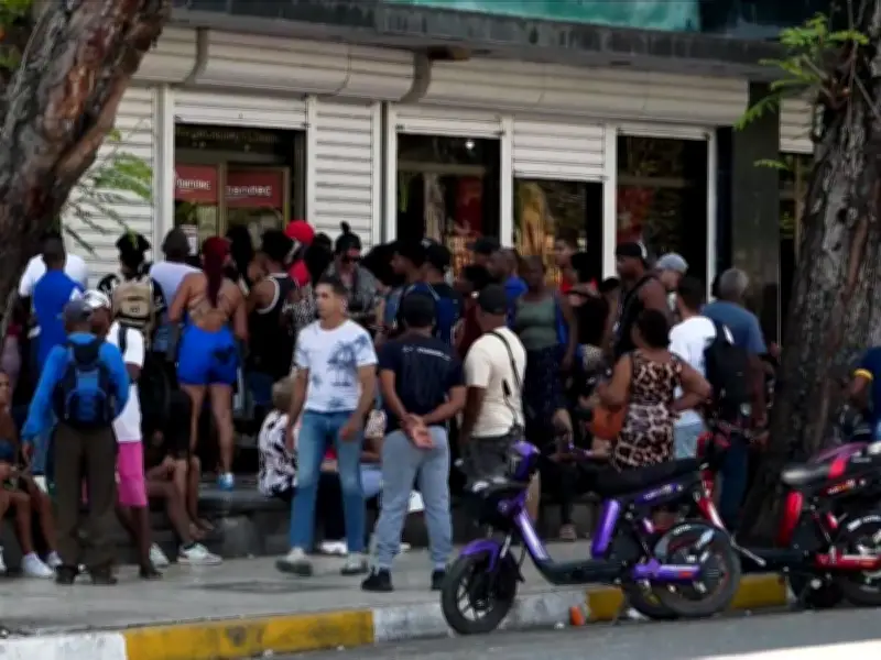 Cuba autoriza inversión de ciudadanos en el exterior para reactivar economía
