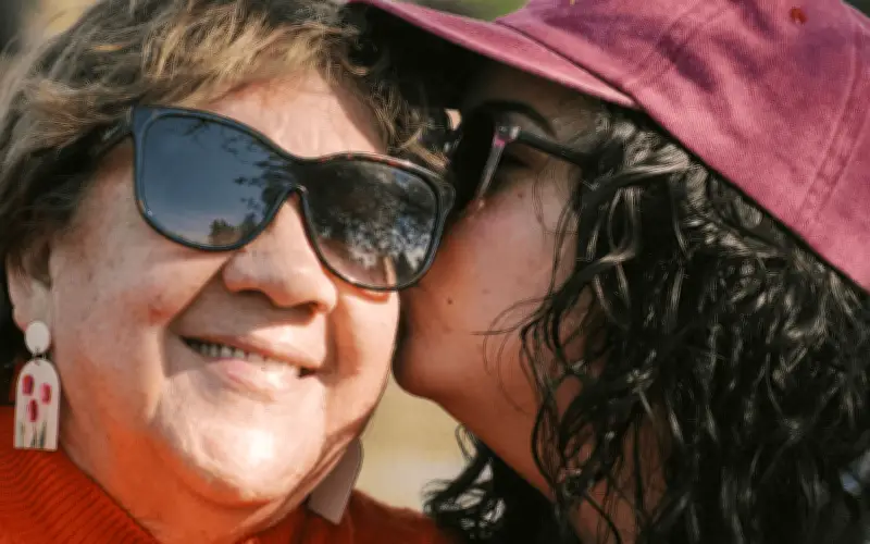 Cuidado digno de mamá en vejez: autonomía y amor sin sobreprotección