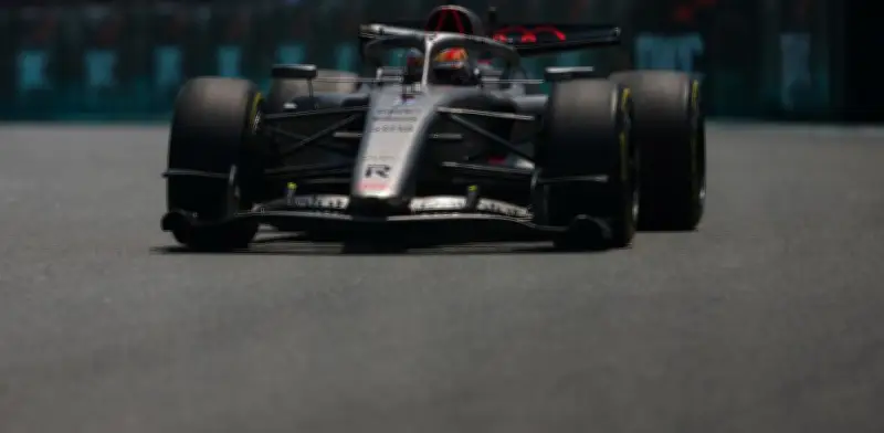 Descalifican a Bortoleto en Sprint de Miami; Checo Pérez sube al P16