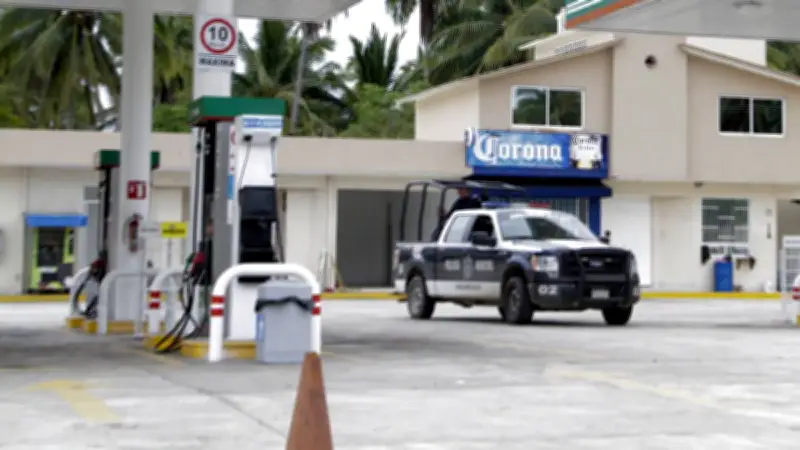Detienen a sujeto que incendió camioneta en gasolinera de Tlalnepantla