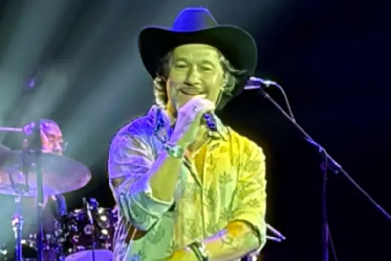 Diego Torres contagia su buena vibra a regios en concierto
